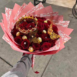 Personalizamos su arreglo con la frase que usted desee.